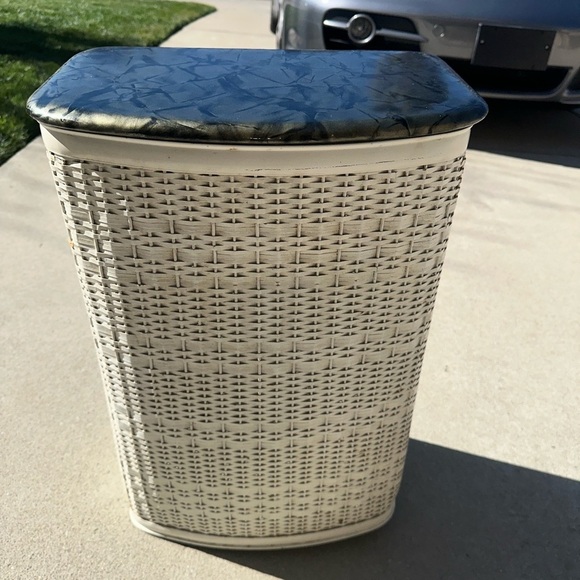 Pearl Wick Vintage 1950’s Wicker Hamper